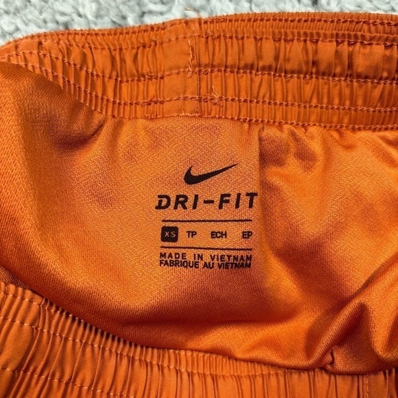 Nike Shorts Womens Extra Small Running Activewear Athleisure Training Casual - Picture 2 of 3